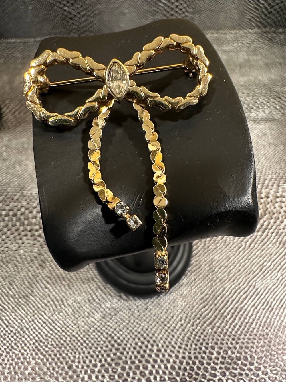 Avon Vintage Gold Bow Rhinestone Brooch